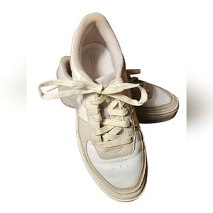 Puma Leather Sneaker Womens Size 11.